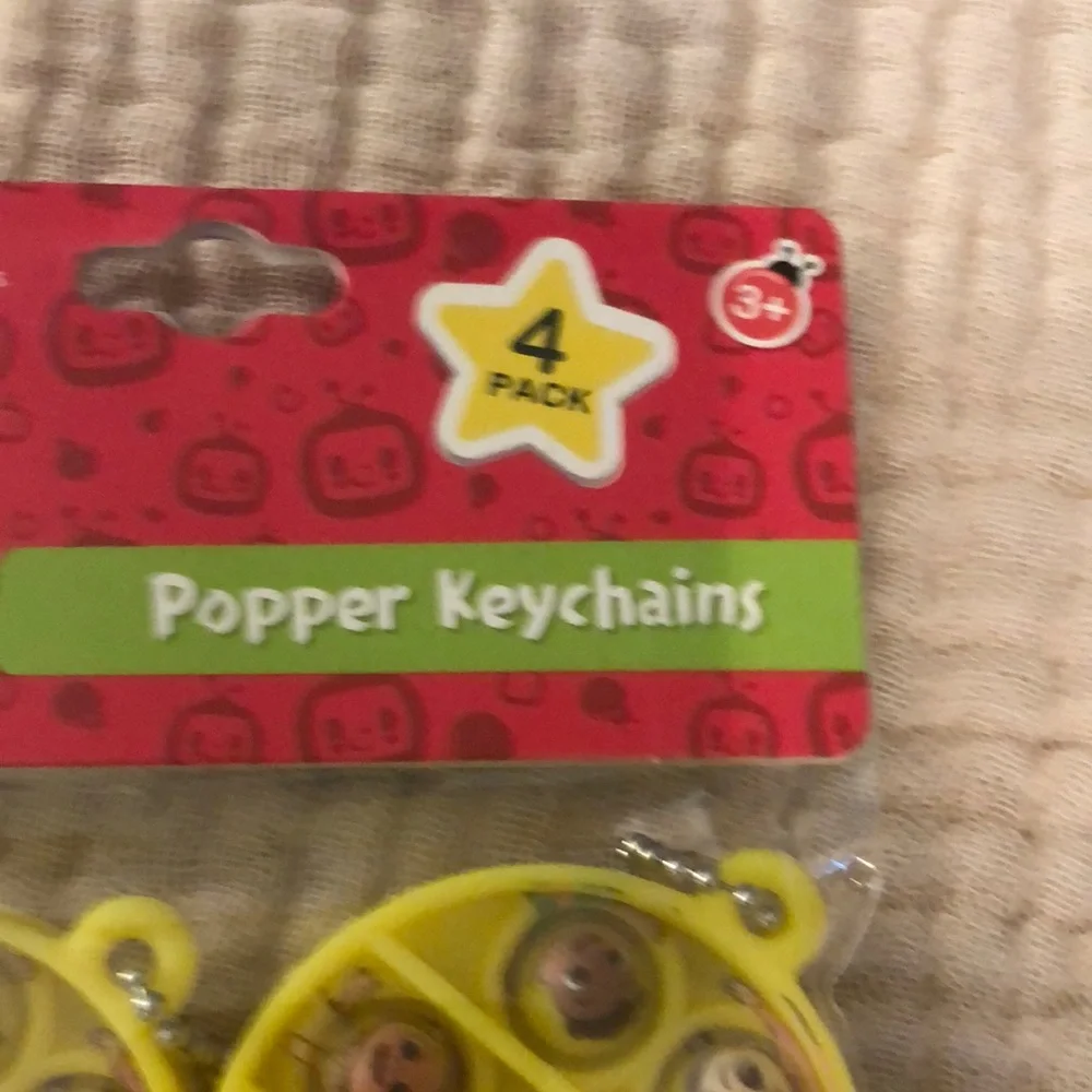 CoComelon Yellow Puzzle Toys 4 Pack - Picture 4 of 5